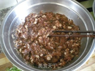 芹菜猪肉大馅水饺的做法步骤：1