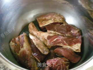 卤煮牛腱的做法步骤：3