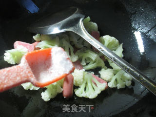 烤香肠炒花菜的做法步骤：6