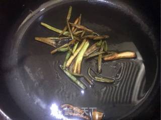 葱香鱼茸的做法步骤：4