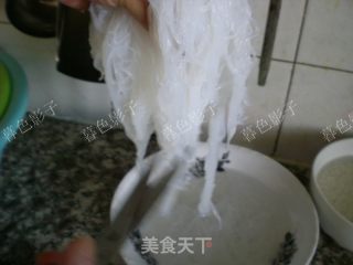 白菜胡萝卜炒粉丝的做法步骤：2