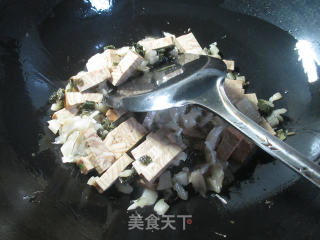香糕炒腌白菜的做法步骤：4