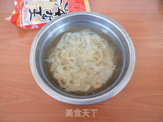 鸡蛋干拌海蜇的做法步骤：2