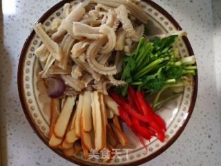 豆腐干炒牛肚的做法步骤：2