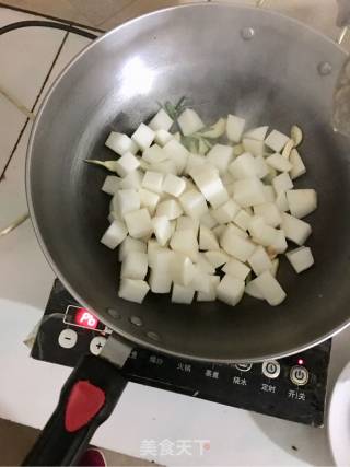 蒜苗萝卜丁的做法步骤：6