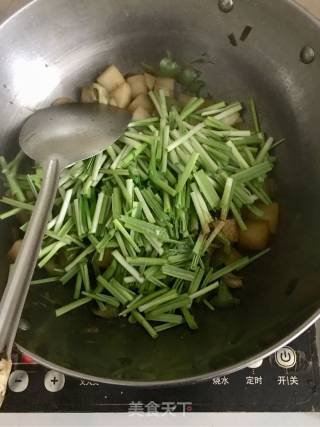 蒜苗萝卜丁的做法步骤：10