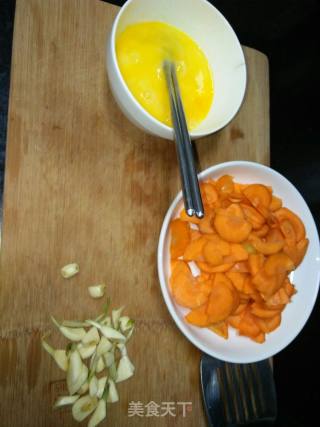 “ 鸡蛋美食 ”胡萝卜鸡蛋的做法步骤：2