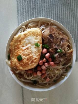 大排鸡蛋面的做法步骤：5