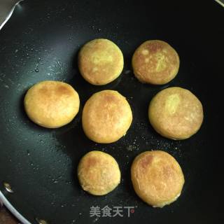 会拉丝的南瓜饼的做法步骤：7