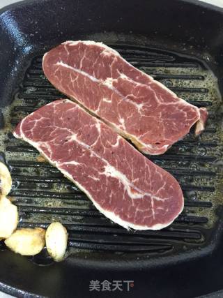煎牛排的做法步骤：6