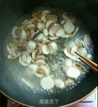 鱼丸蘑菇碗面的做法步骤：6