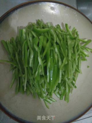 尖椒丝炒肉的做法步骤：2