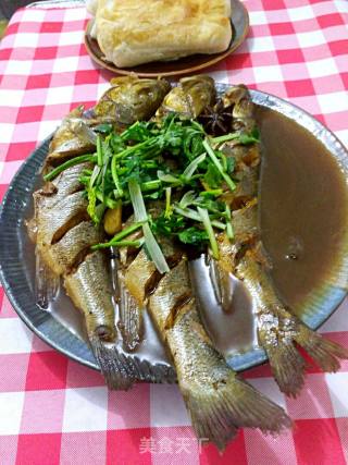 红烧鲈鱼的做法步骤：11