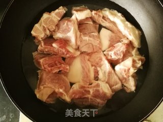 吮指酱棒骨的做法步骤：3