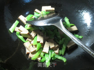 尖椒炒香糕的做法步骤：4