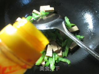 尖椒炒香糕的做法步骤：5