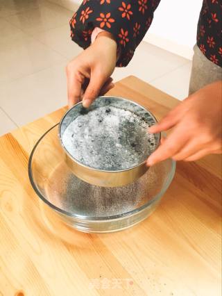 蜂窝煤米糕（蒸制）的做法步骤：1
