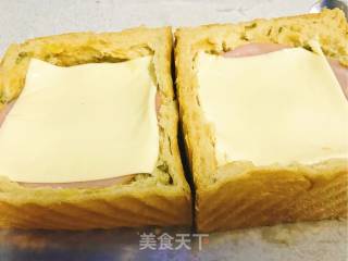 吐司托蛋的做法步骤：6