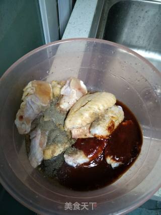 新奥尔良烤鸡翅的做法步骤：2