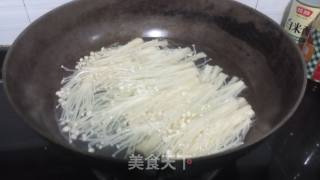 醋溜金针菇的做法步骤：3