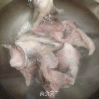 鲜汁鱼下巴的做法步骤：2