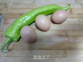 尖椒炒鸡蛋的做法步骤：1