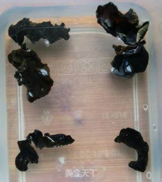 麻辣凉拌菜花（含快速泡发木耳小窍门）的做法步骤：2