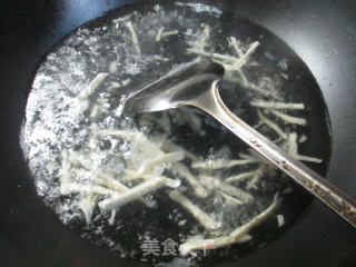 冬笋炒莴笋叶的做法步骤：3