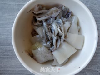 土豆酱焖鱿鱼的做法步骤：5