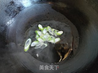 土豆酱焖鱿鱼的做法步骤：7