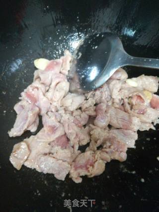 瘦肉炒圆椒的做法步骤：3