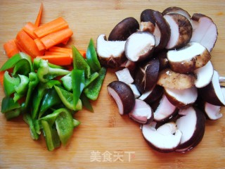 香菇炒肉片的做法步骤：2
