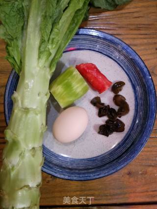 青笋木耳炒鸡蛋的做法步骤：1