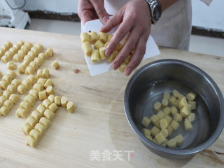 香甜，酥脆，美味的开口笑的做法步骤：10