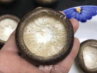 香菇蒸鹌鹑蛋的做法步骤：3