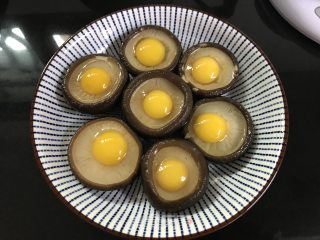 香菇蒸鹌鹑蛋的做法步骤：6