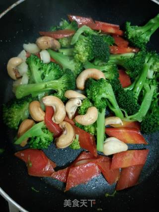 腰果仁炒西兰花的做法步骤：6