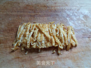 香菇鸡蛋肉丝炒面的做法步骤：7