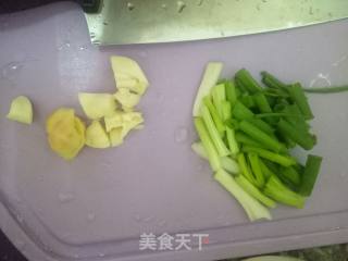 蒜蓉炒芽菜的做法步骤：1