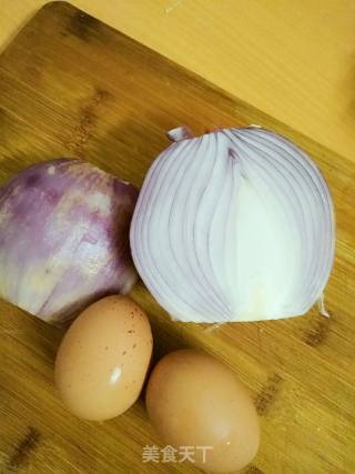 鸡蛋美食――圆葱炒鸡蛋的做法步骤：1