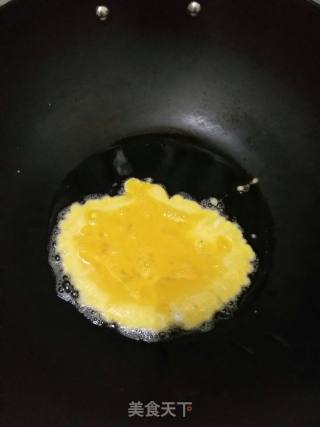 鸡蛋美食――圆葱炒鸡蛋的做法步骤：3