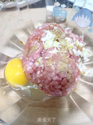 菠菜丸子粉丝汤的做法步骤：1