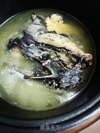 天麻炖乌鸡汤的做法步骤：3