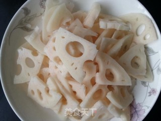麻辣藕片的做法步骤：1