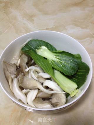 麻辣小面的做法步骤：1