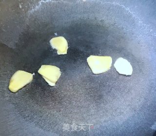葱爆红极海参的做法步骤：4
