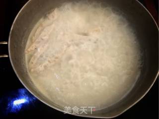 海鲜粥的做法步骤：1