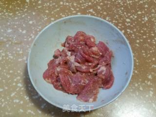 冬笋青椒炒肉片的做法步骤：1