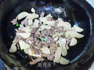 冬笋青椒炒肉片的做法步骤：4