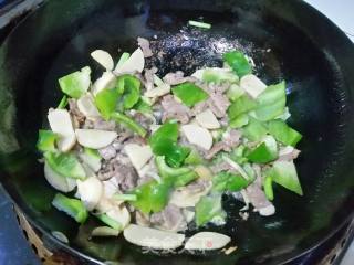 冬笋青椒炒肉片的做法步骤：5